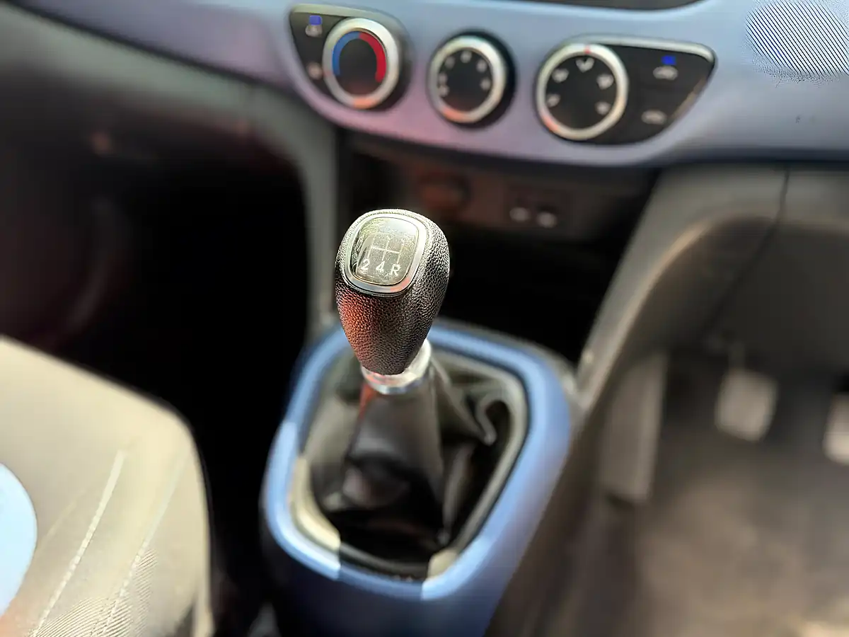 Used 2014 Hyundai i10 Se Black - Interior and Exterior details 17