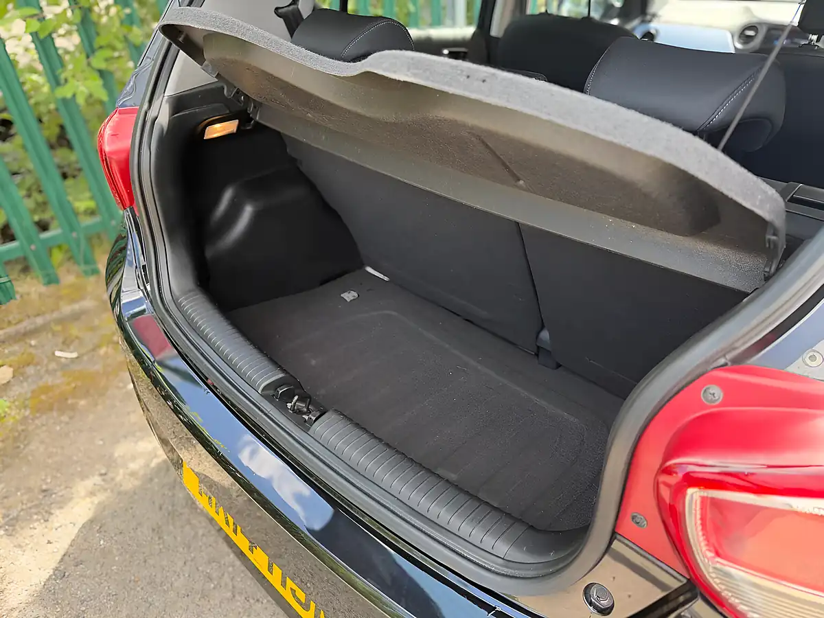 Used 2014 Hyundai i10 Se Black - Interior and Exterior details 19