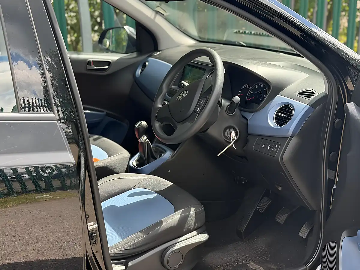 Used 2014 Hyundai i10 Se Black - Interior and Exterior details 4