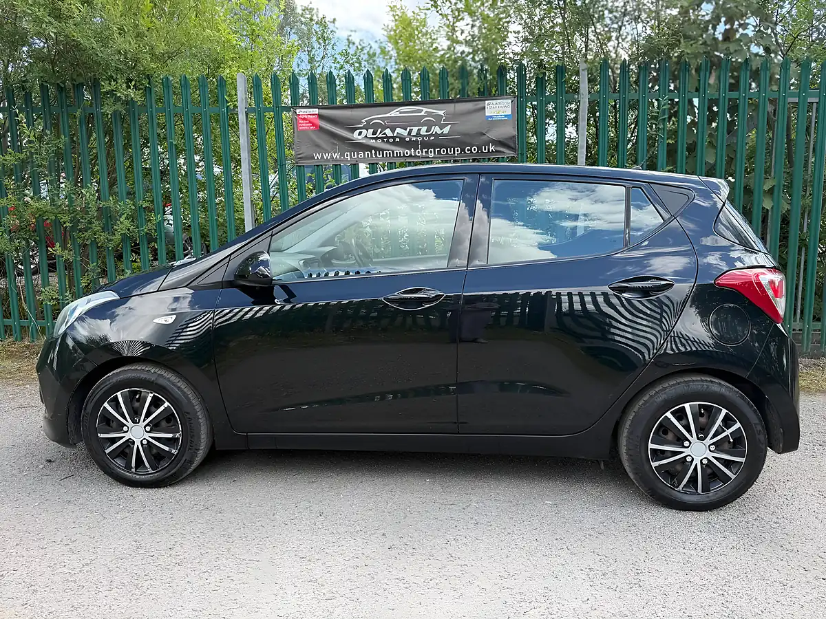 Used 2014 Hyundai i10 Se Black - Interior and Exterior details 6