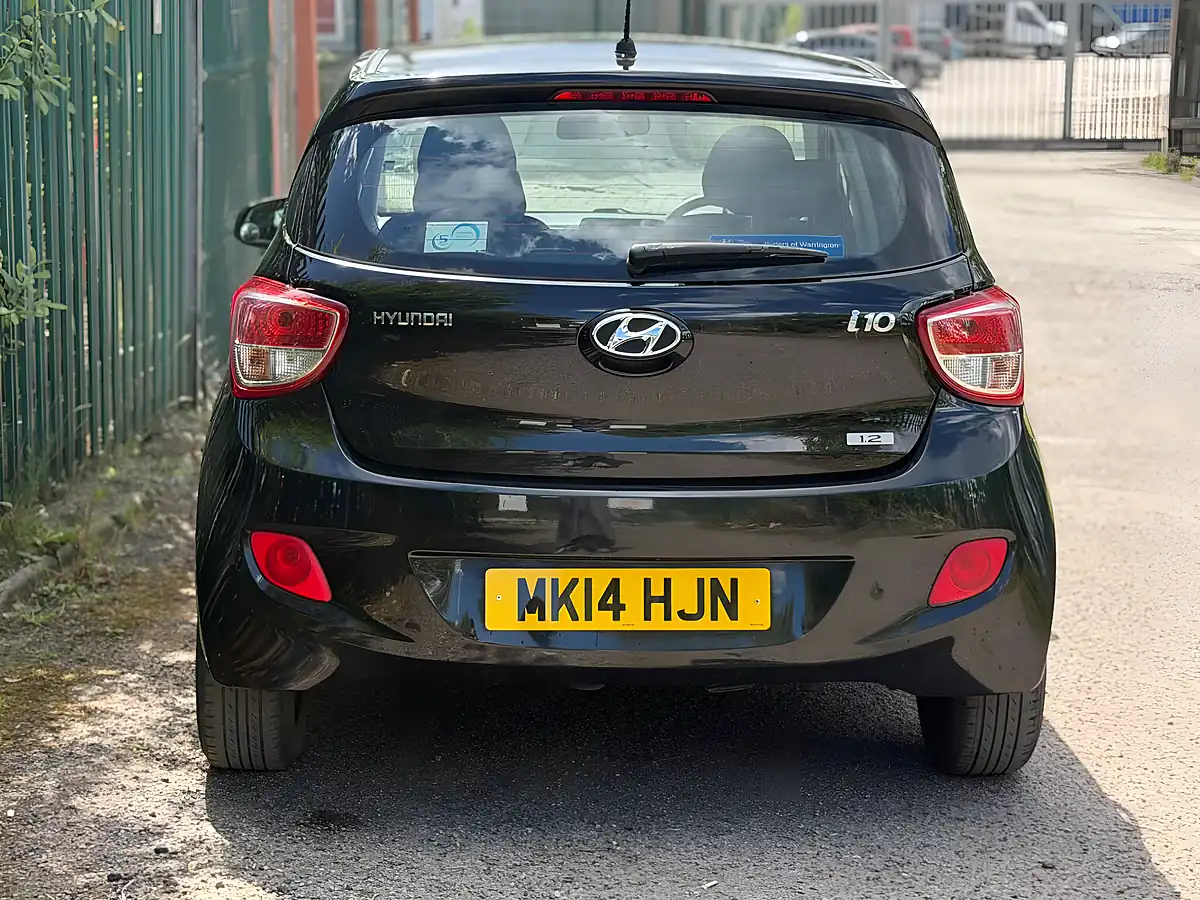 Used 2014 Hyundai i10 Se Black - Interior and Exterior details 9