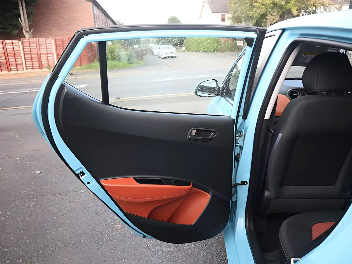 Used 2014 Hyundai I10 Se Blue - Interior and Exterior details 15