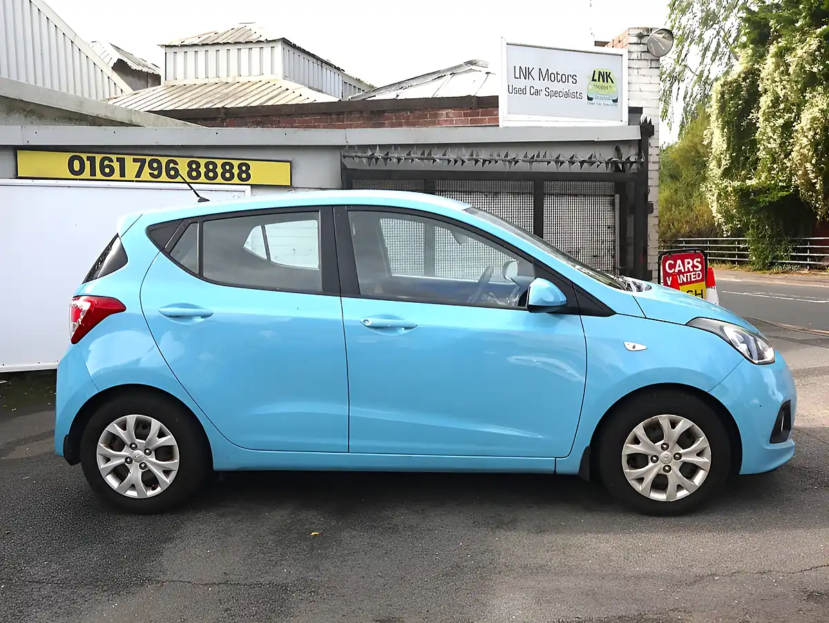 Used 2014 Hyundai I10 Se Blue - Interior and Exterior details 3