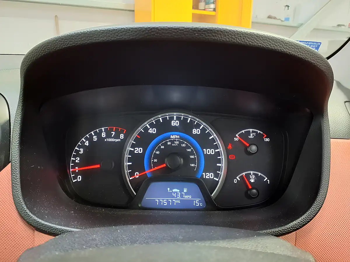 Used 2014 Hyundai I10 Se Grey - Interior and Exterior details 12