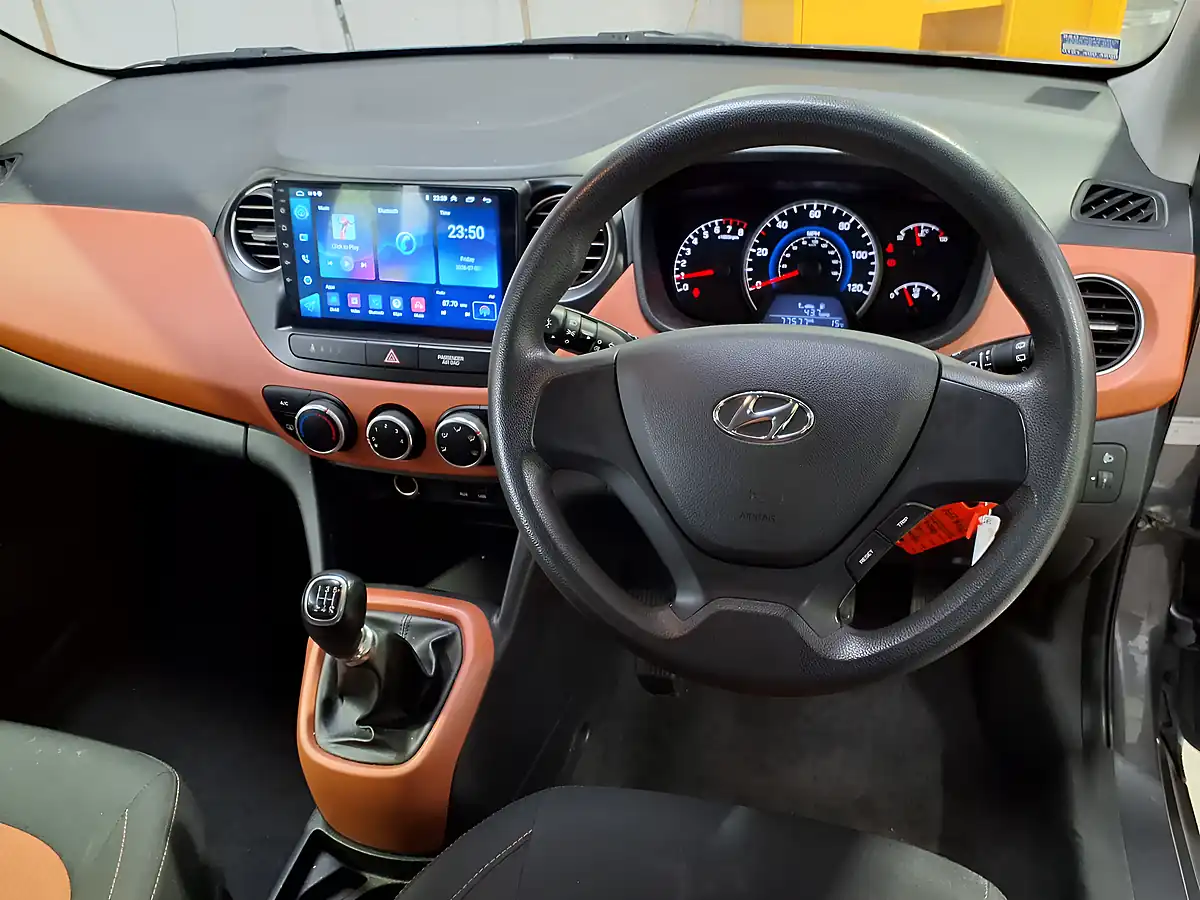 Used 2014 Hyundai I10 Se Grey - Interior and Exterior details 7