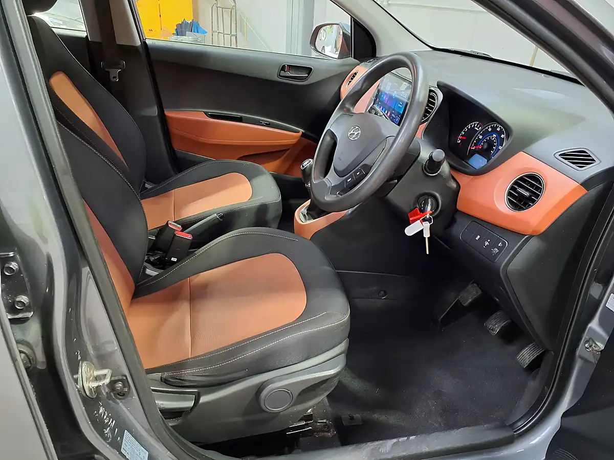 Used 2014 Hyundai I10 Se Grey - Interior and Exterior details 8