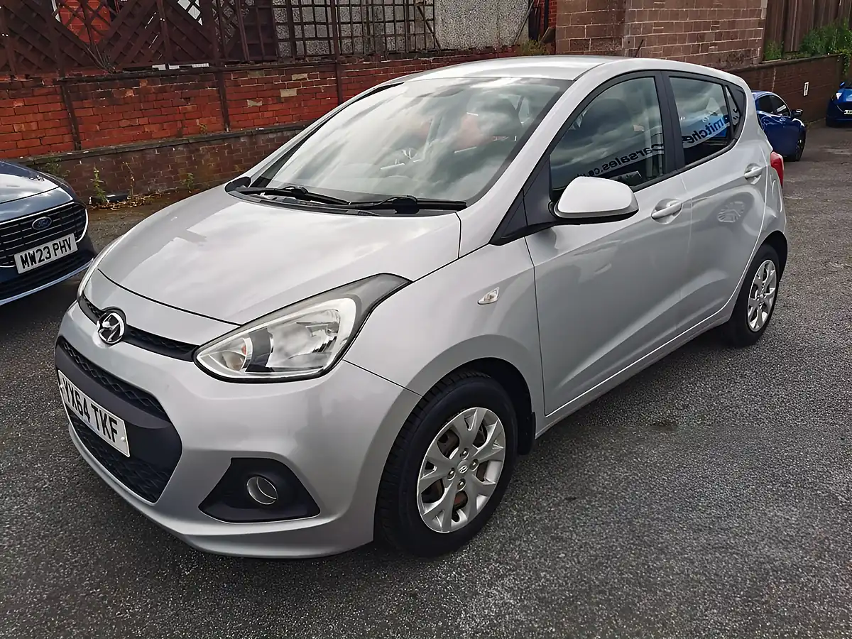 Used 2014 Hyundai I10 Se Hatchback 5dr Silver - Interior and Exterior details 3