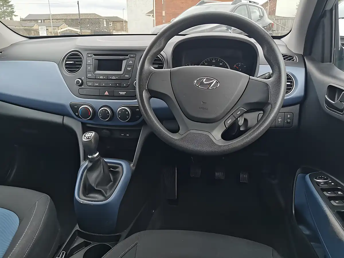 Used 2014 Hyundai I10 Se Hatchback 5dr Silver - Interior and Exterior details 8