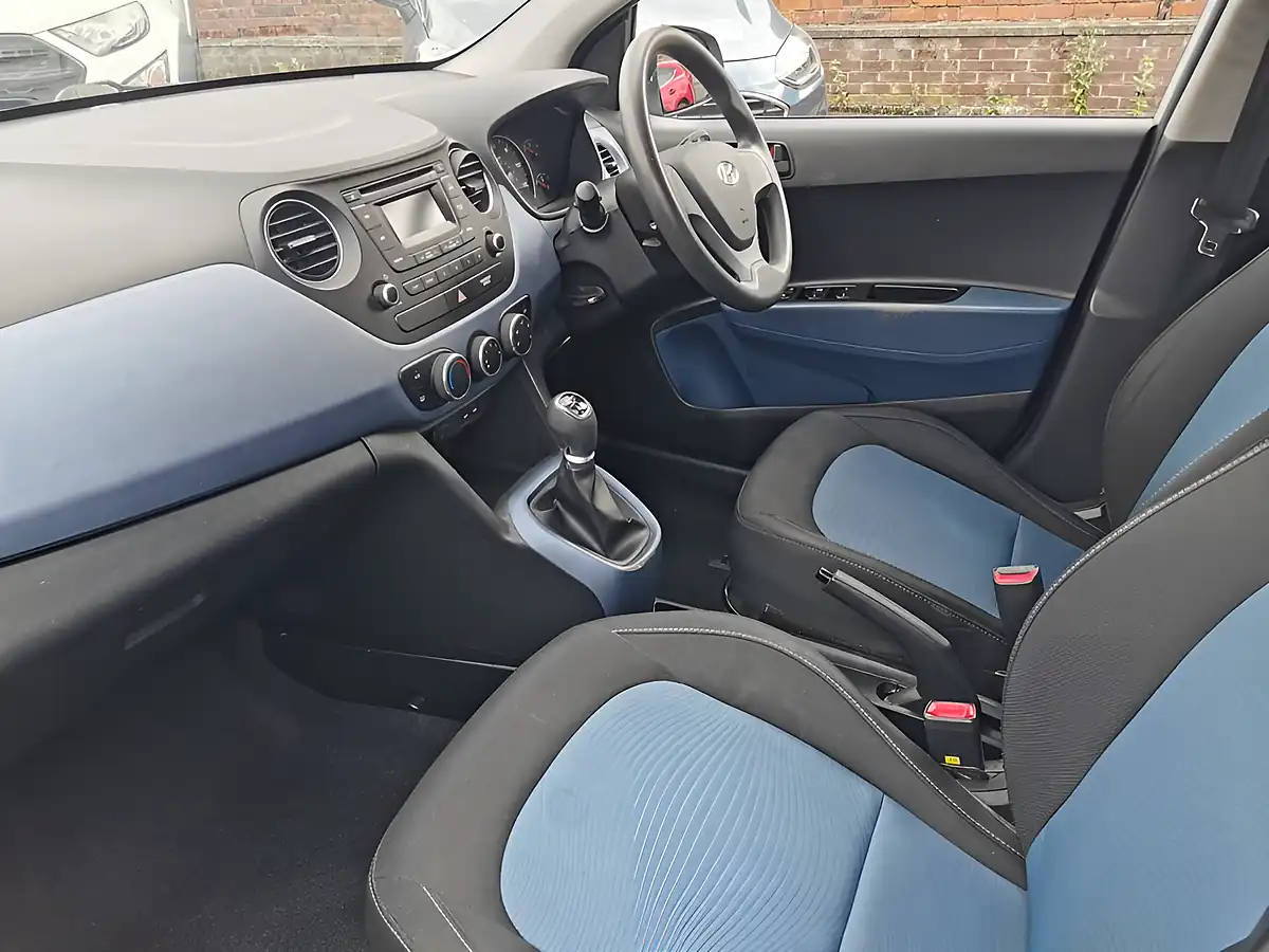 Used 2014 Hyundai I10 Se Hatchback 5dr Silver - Interior and Exterior details 9