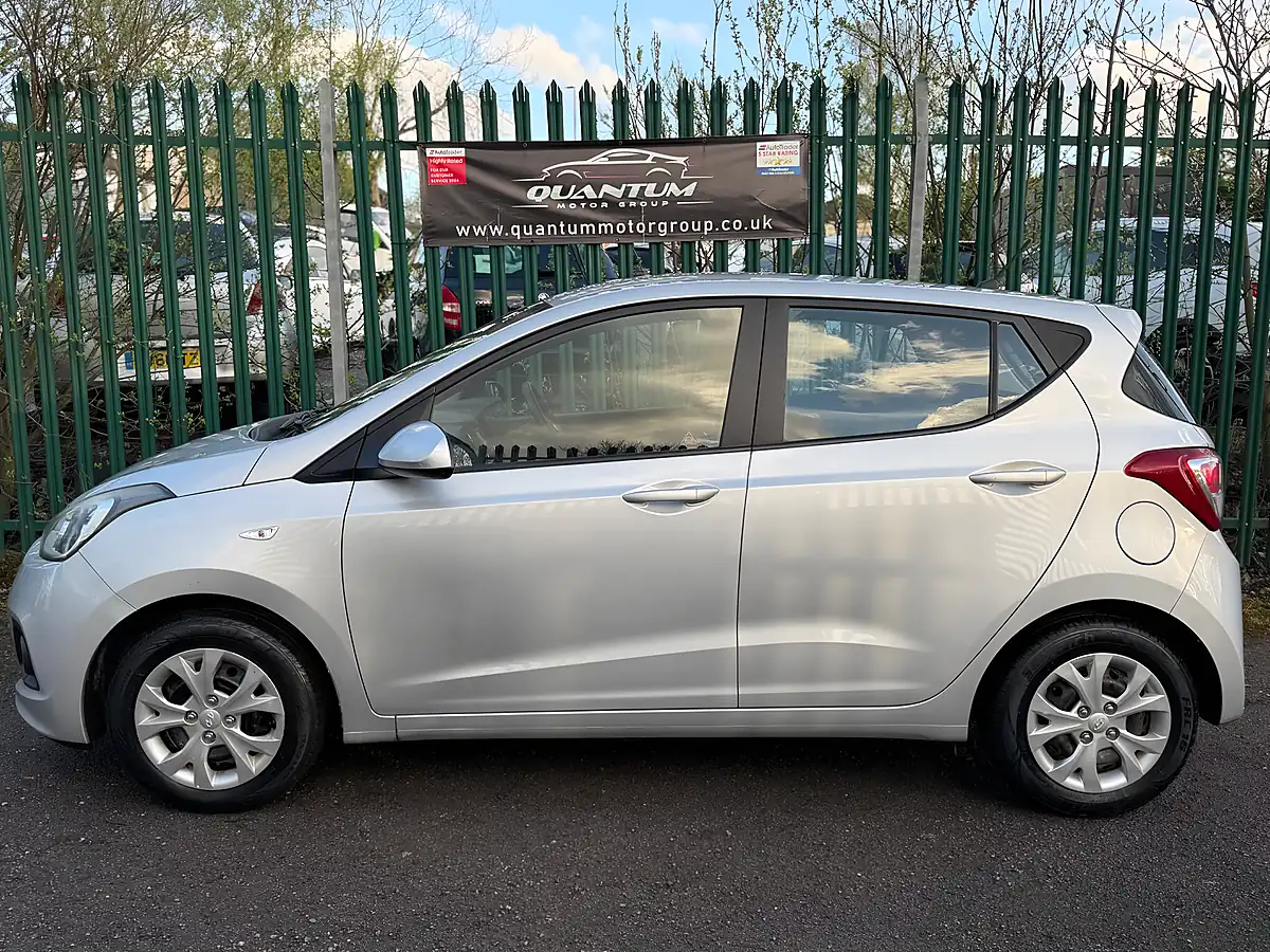 Used 2014 Hyundai I10 Se Silver - Interior and Exterior details 12