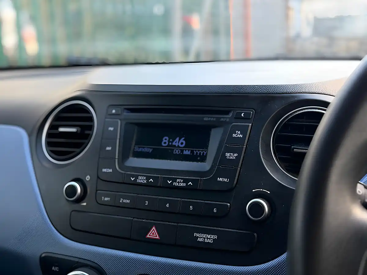 Used 2014 Hyundai I10 Se Silver - Interior and Exterior details 16