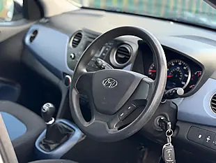 Used 2014 Hyundai I10 Se Silver - Interior and Exterior details 3