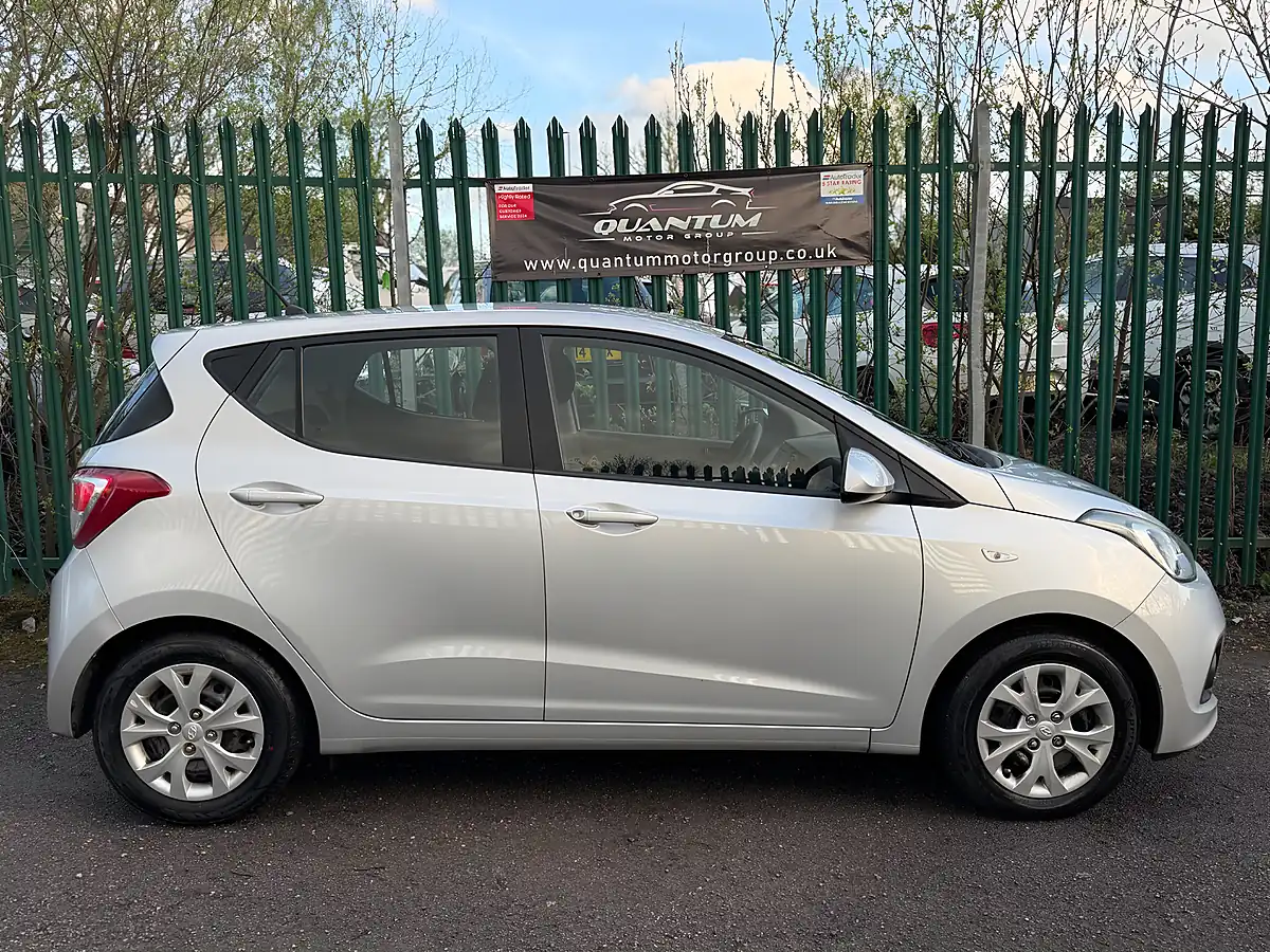 Used 2014 Hyundai I10 Se Silver - Interior and Exterior details 7