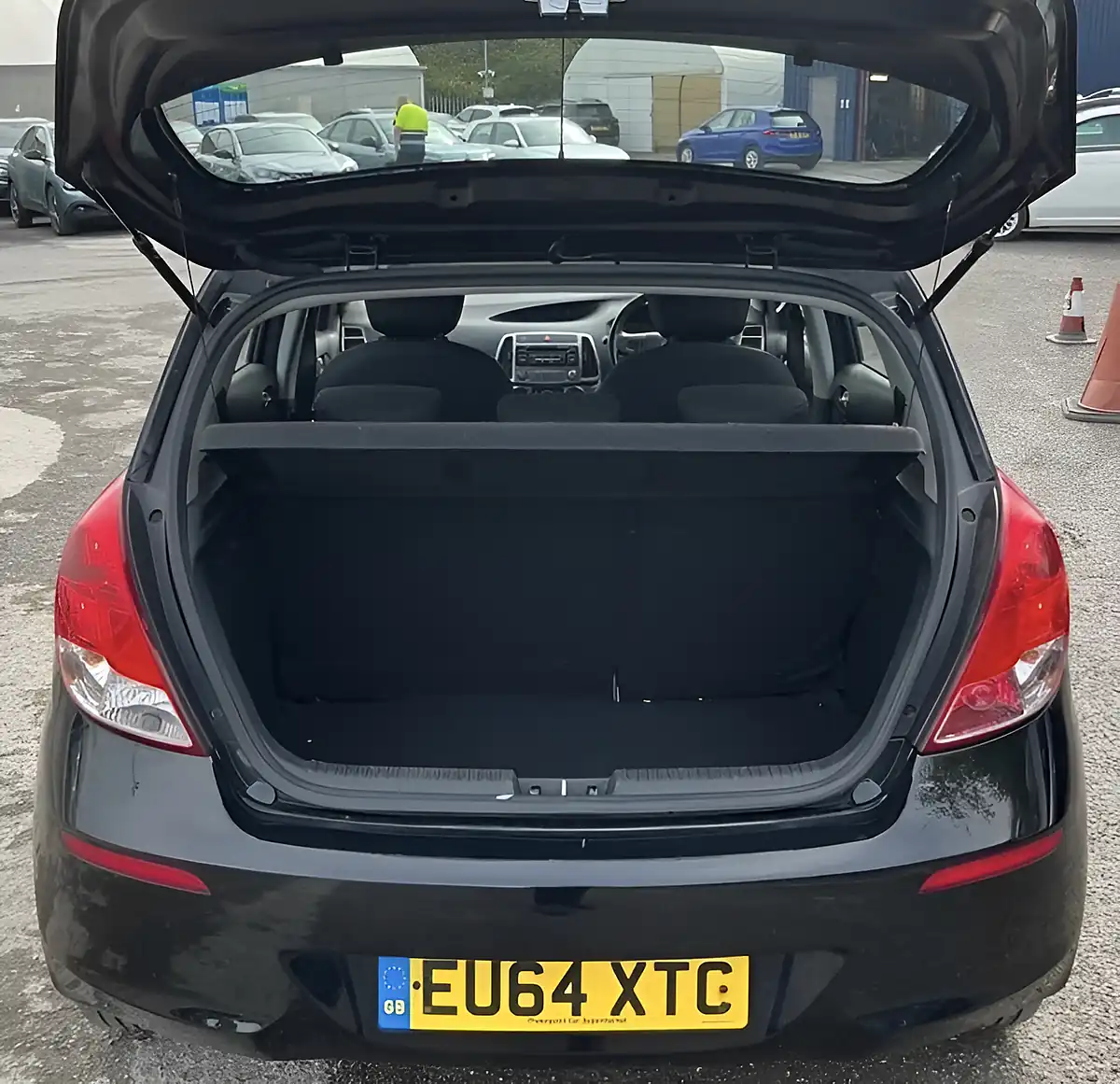 Used 2014 Hyundai I20 Active Black - Interior and Exterior details 7