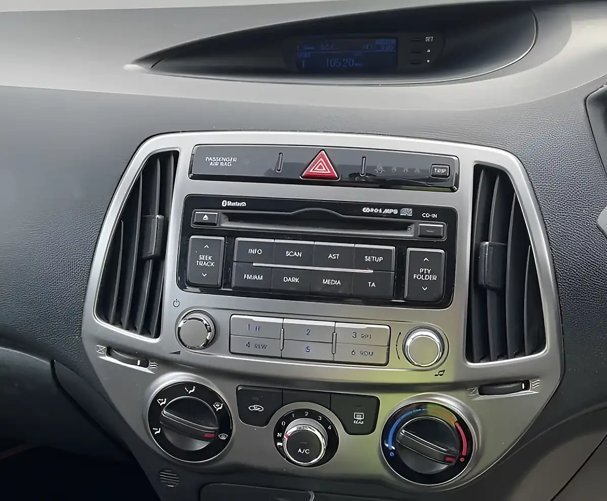 Used 2014 Hyundai I20 Active Black - Interior and Exterior details 9