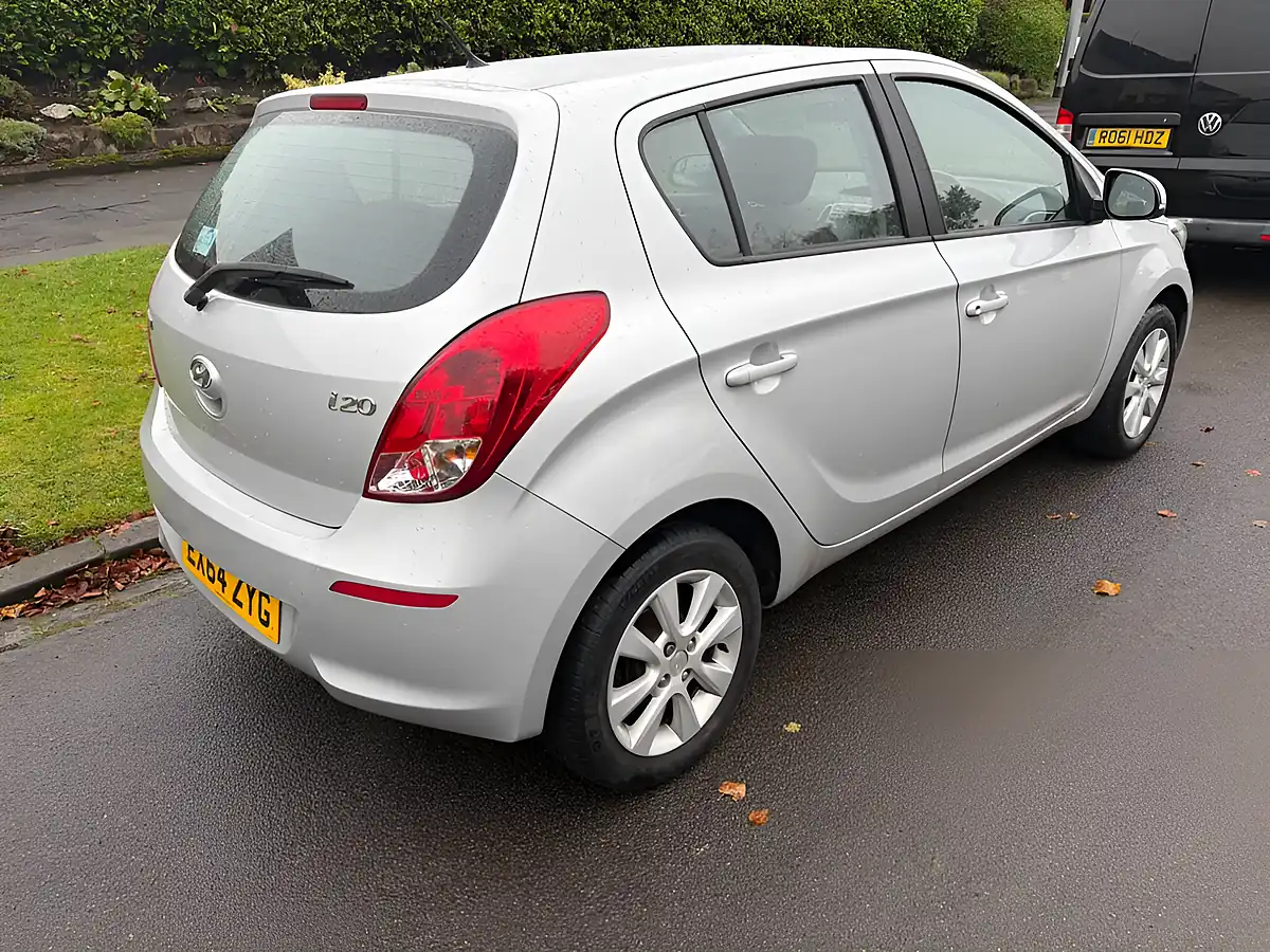 Used 2014 Hyundai i20 Active Silver - Interior and Exterior details 14
