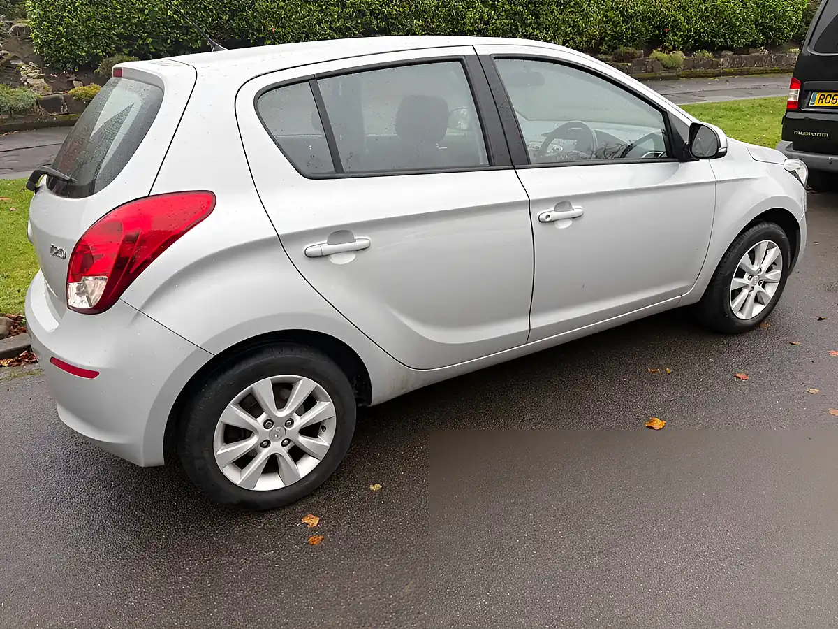Used 2014 Hyundai i20 Active Silver - Interior and Exterior details 15