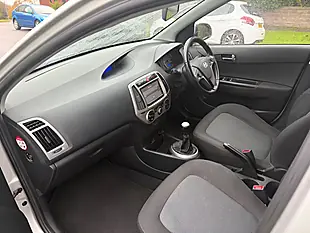 Used 2014 Hyundai i20 Active Silver - Interior and Exterior details 16