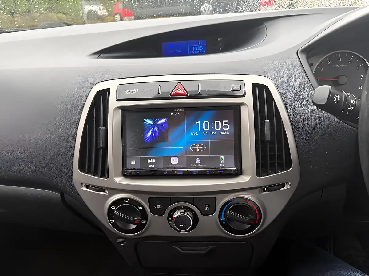 Used 2014 Hyundai i20 Active Silver - Interior and Exterior details 17