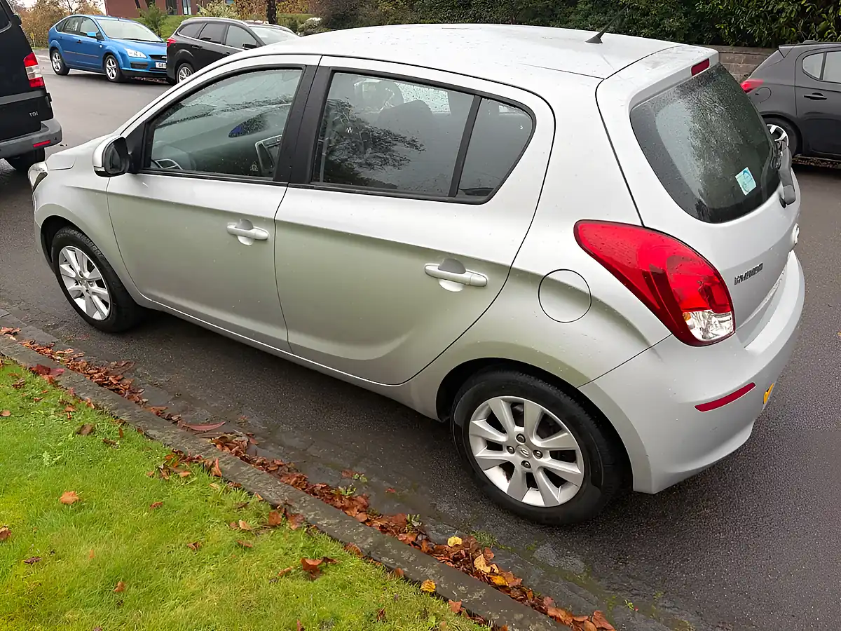 Used 2014 Hyundai i20 Active Silver - Interior and Exterior details 4