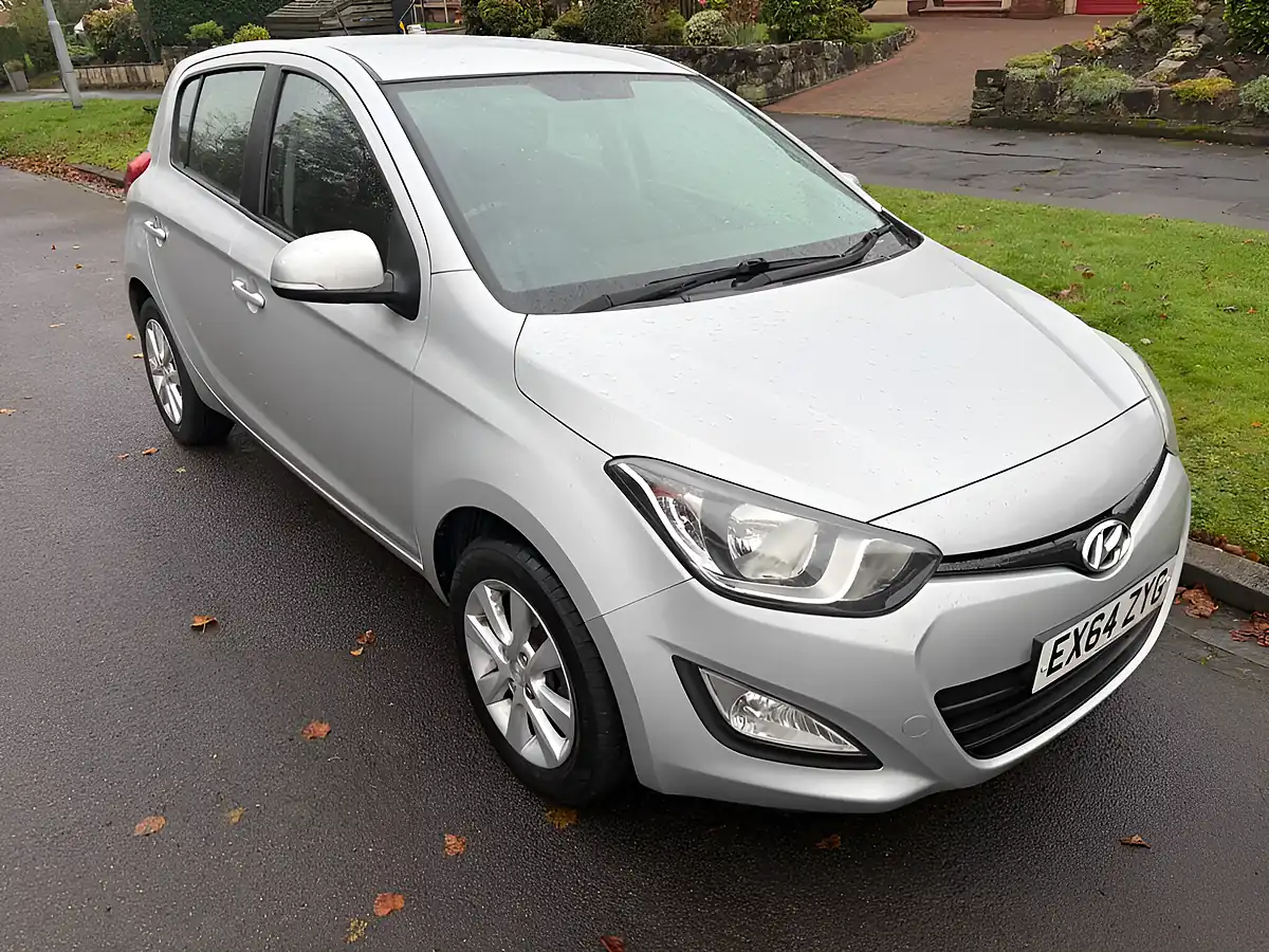 Used 2014 Hyundai i20 Active Silver - Interior and Exterior details 5