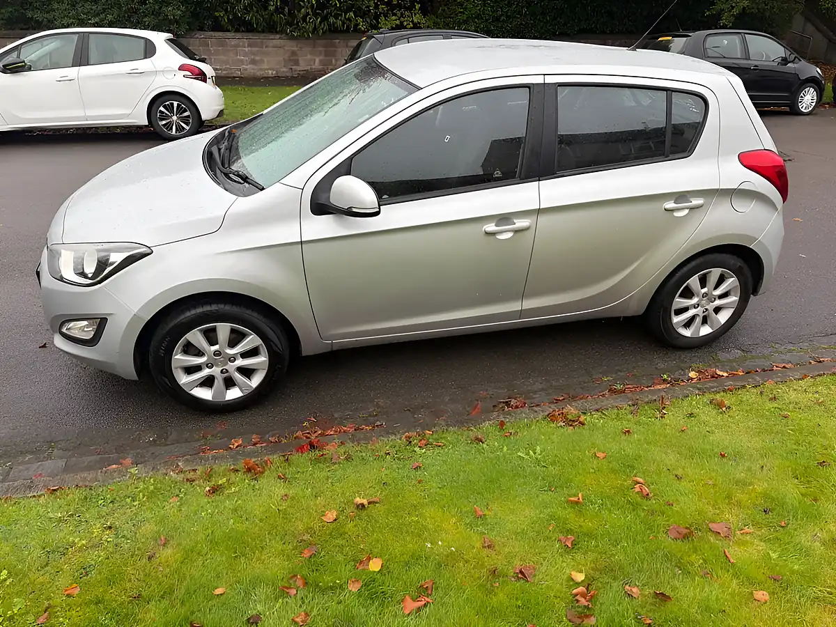 Used 2014 Hyundai i20 Active Silver - Interior and Exterior details 9