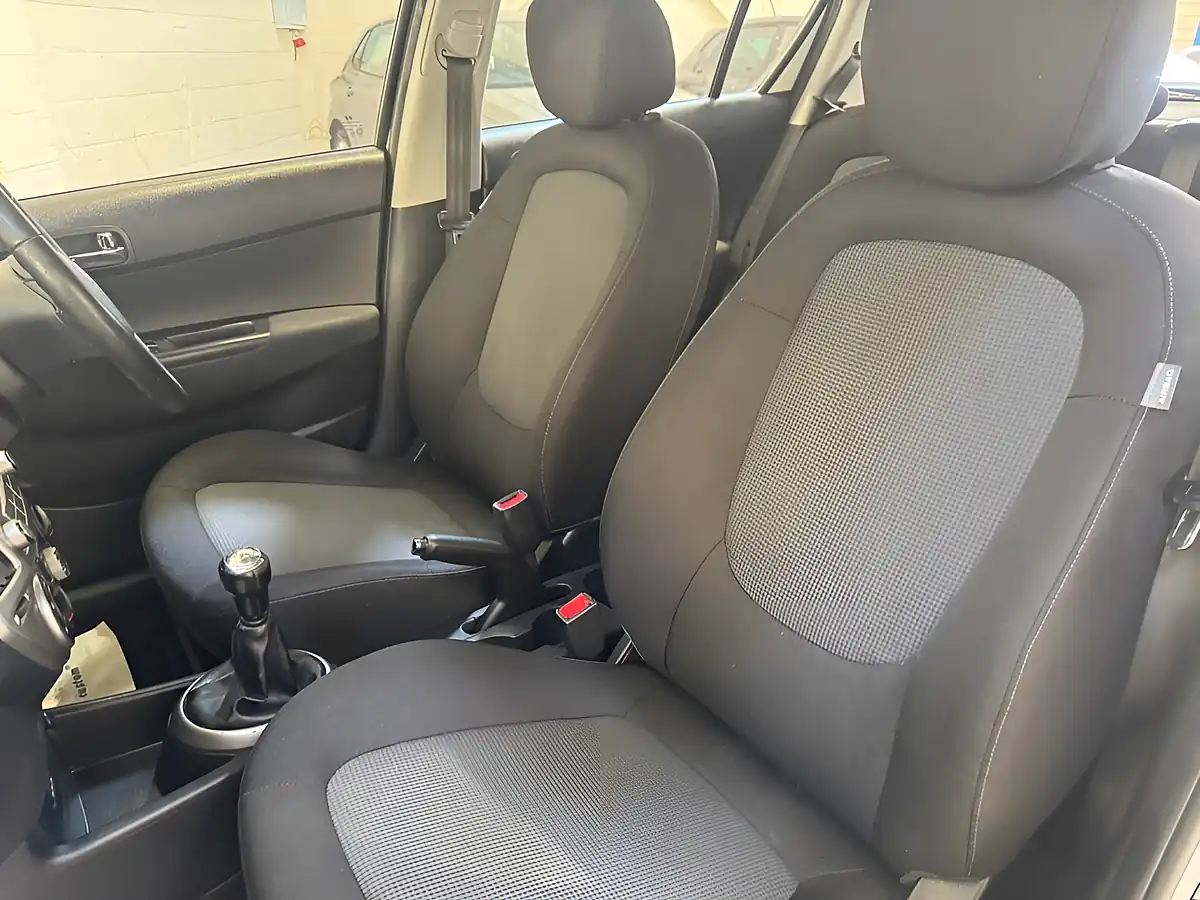 Used 2014 Hyundai I20 Active White - Interior and Exterior details 10