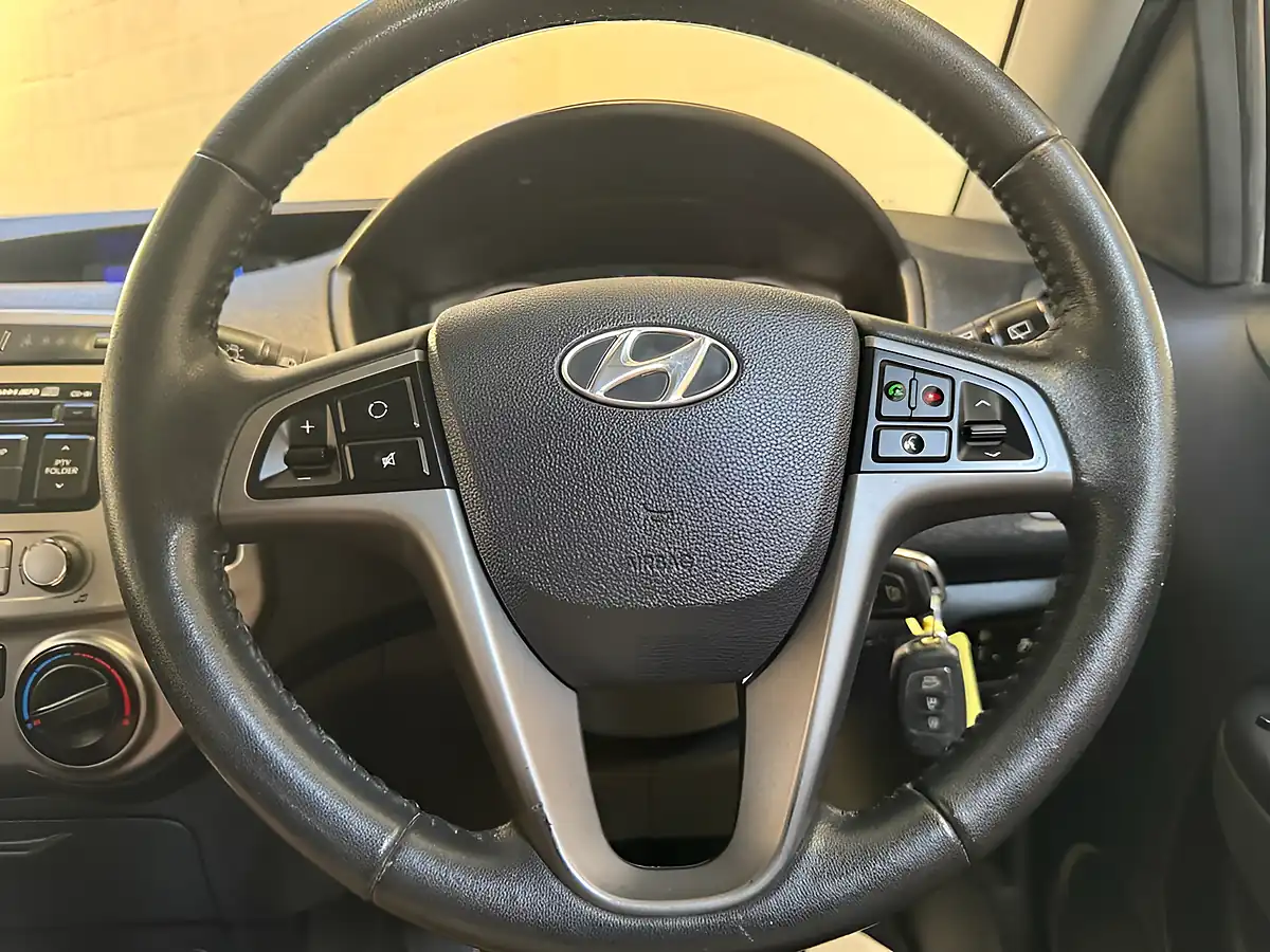 Used 2014 Hyundai I20 Active White - Interior and Exterior details 17