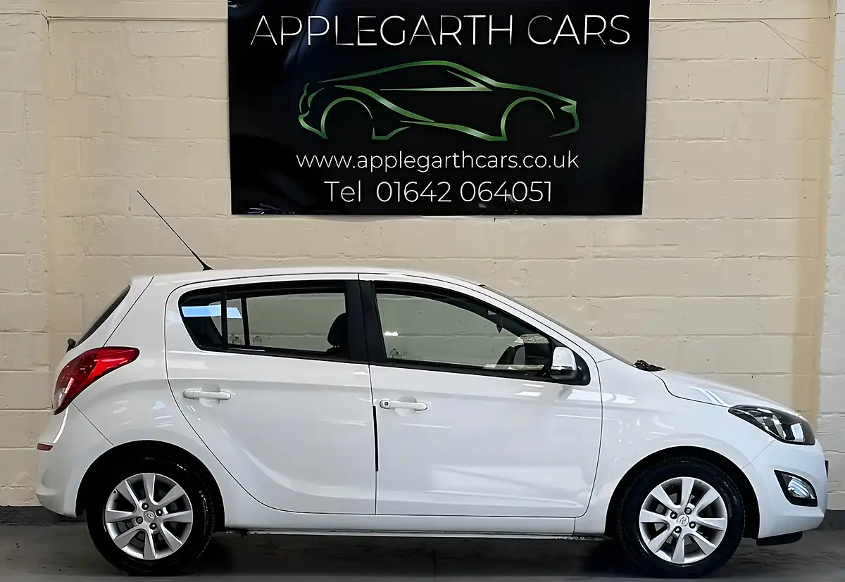 Used 2014 Hyundai I20 Active White - Interior and Exterior details 3