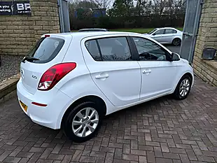 Used 2014 Hyundai i20 Active White - Interior and Exterior details 10