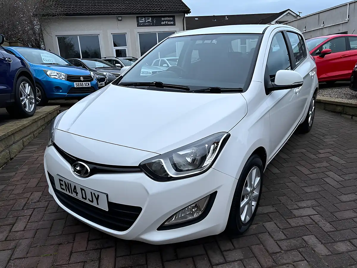 Used 2014 Hyundai i20 Active White - Interior and Exterior details 4