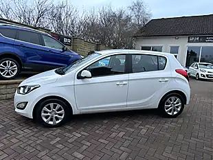 Used 2014 Hyundai i20 Active White - Interior and Exterior details 5