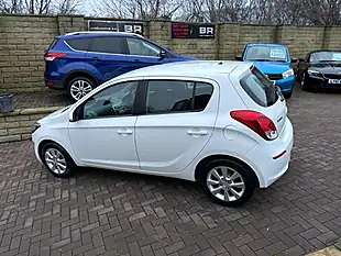 Used 2014 Hyundai i20 Active White - Interior and Exterior details 6