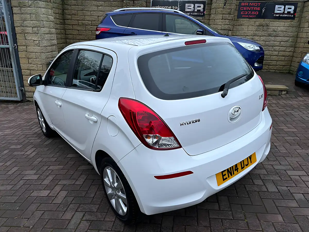 Used 2014 Hyundai i20 Active White - Interior and Exterior details 7