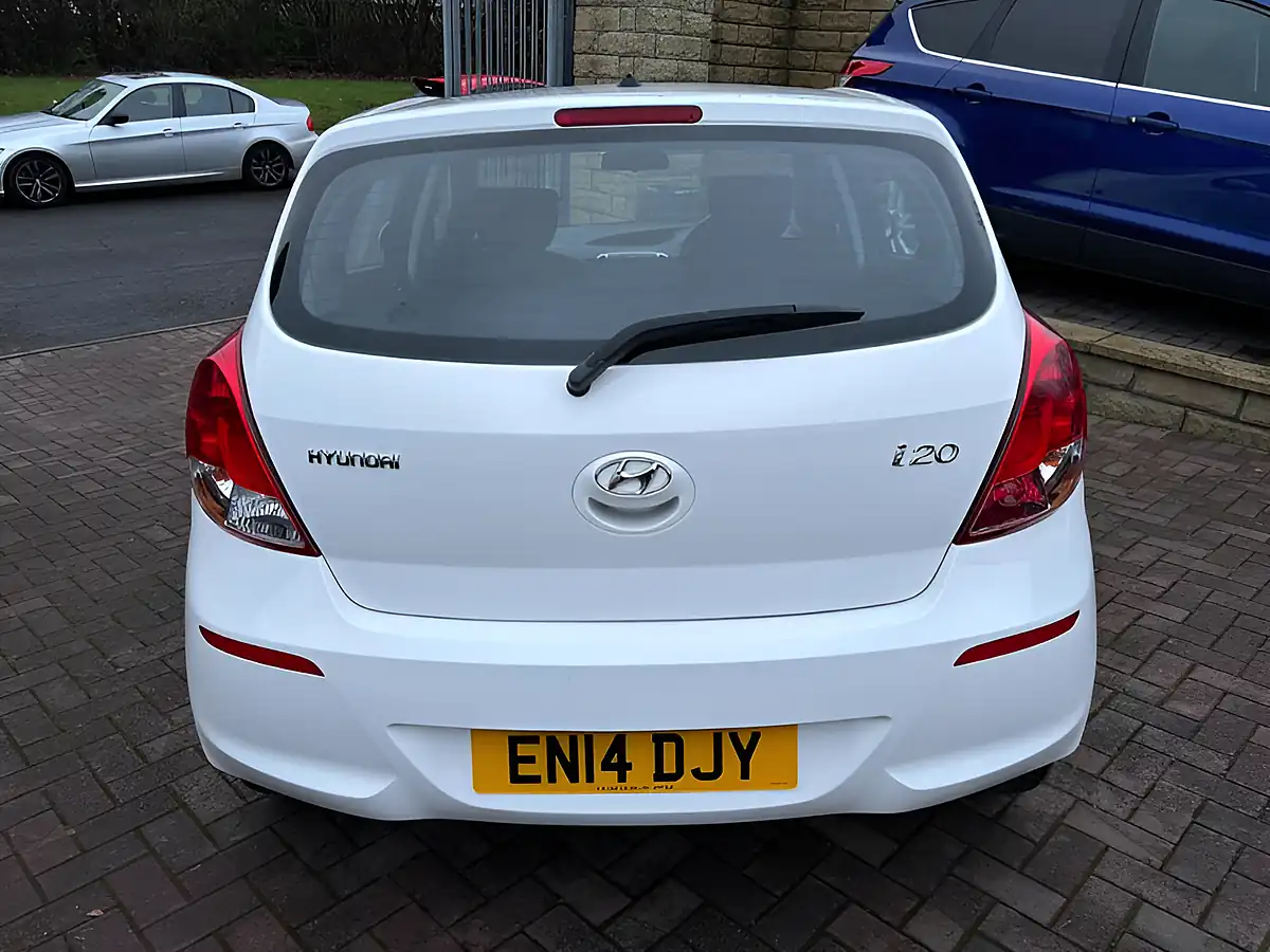 Used 2014 Hyundai i20 Active White - Interior and Exterior details 8