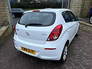 Used 2014 Hyundai i20 Active White - Interior and Exterior details 9