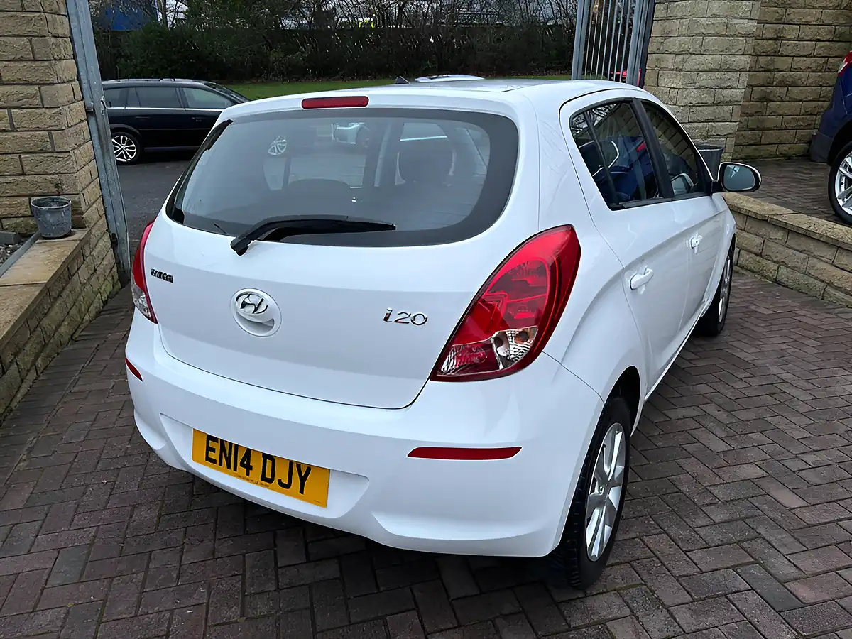 Used 2014 Hyundai i20 Active White - Interior and Exterior details 9