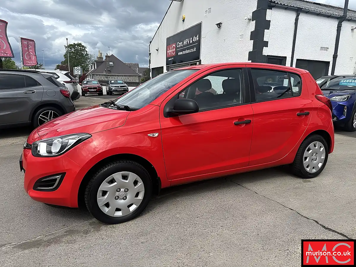 Used 2014 Hyundai i20 Classic Red - Interior and Exterior details 11