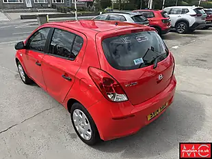 Used 2014 Hyundai i20 Classic Red - Interior and Exterior details 13