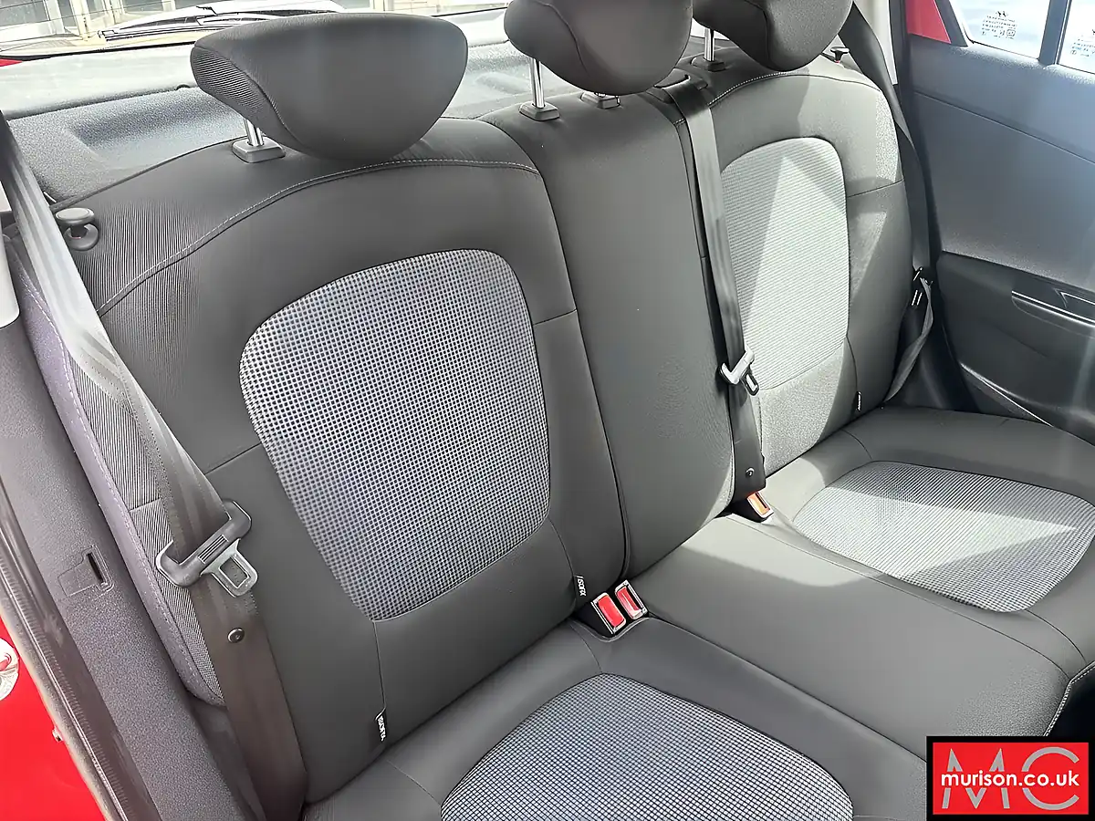 Used 2014 Hyundai i20 Classic Red - Interior and Exterior details 16