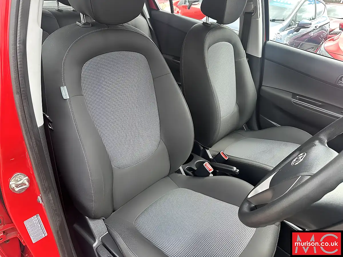 Used 2014 Hyundai i20 Classic Red - Interior and Exterior details 18
