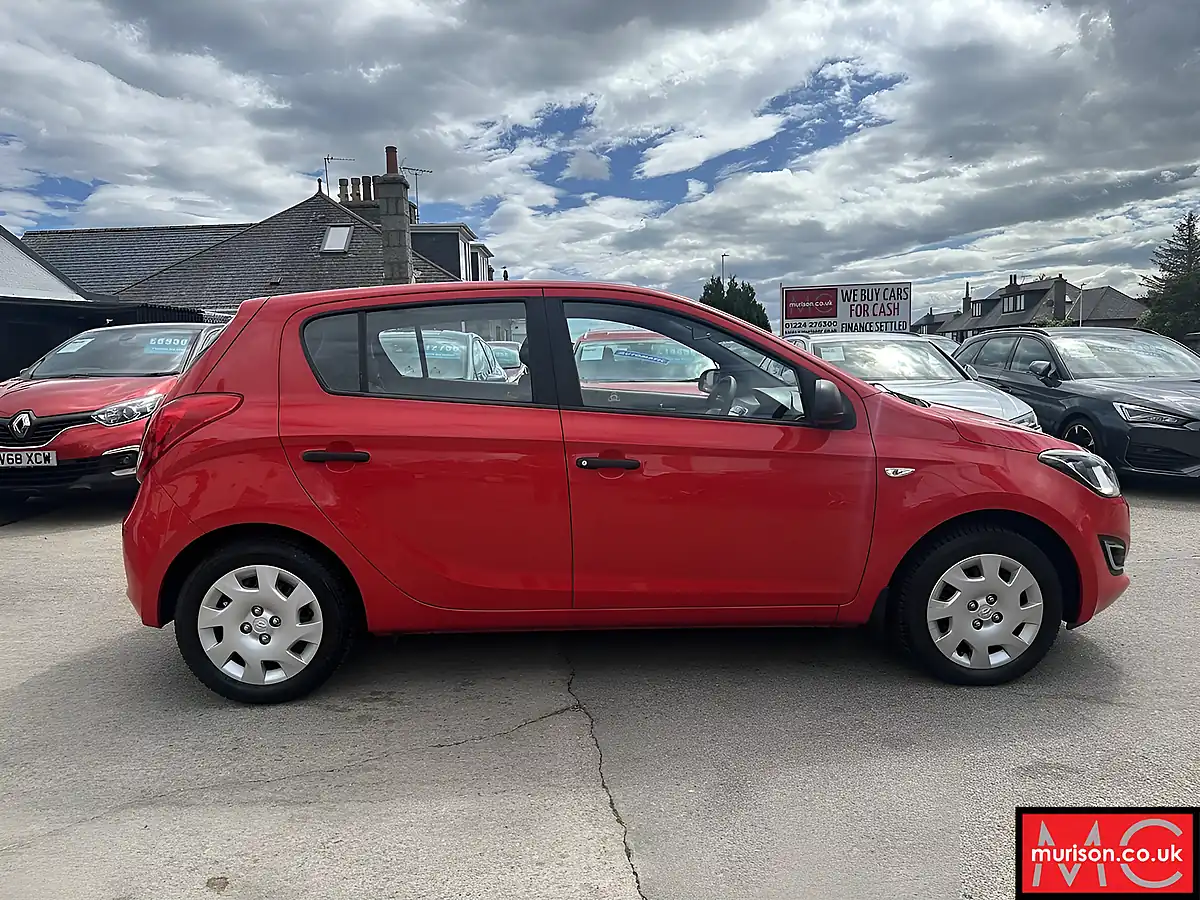 Used 2014 Hyundai i20 Classic Red - Interior and Exterior details 4