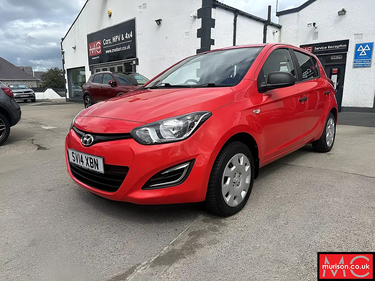 Used 2014 Hyundai i20 Classic Red - Interior and Exterior details 8