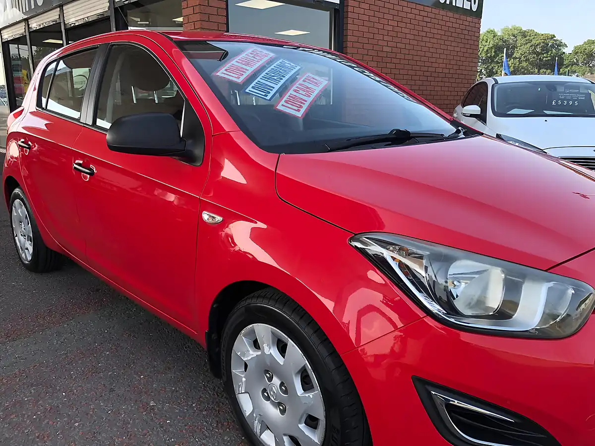 Used 2014 Hyundai i20 Classic Red - Interior and Exterior details 10
