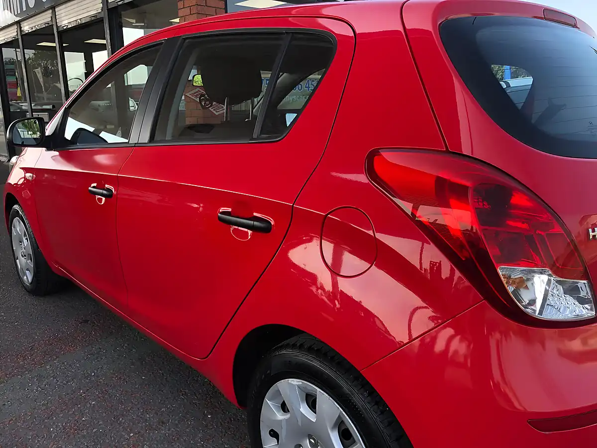 Used 2014 Hyundai i20 Classic Red - Interior and Exterior details 11