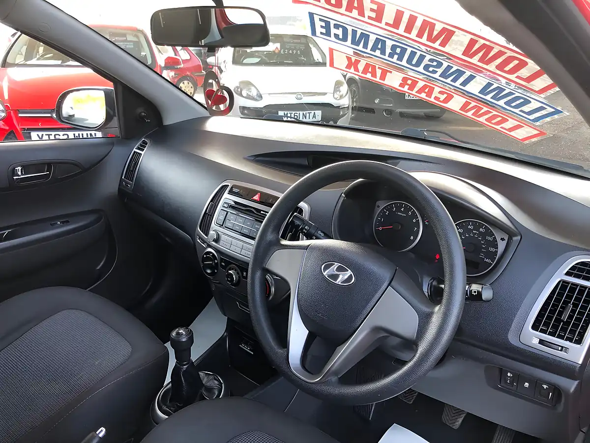 Used 2014 Hyundai i20 Classic Red - Interior and Exterior details 13