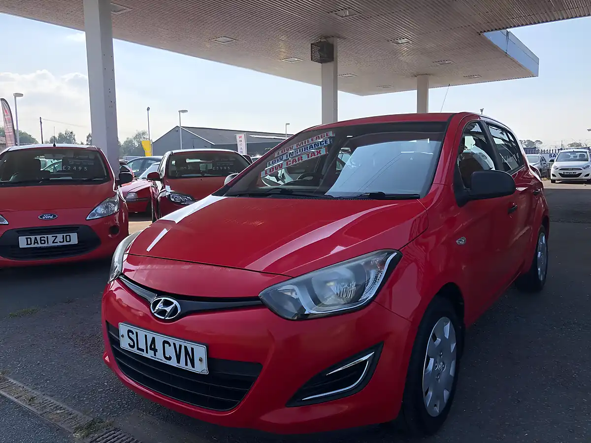 Used 2014 Hyundai i20 Classic Red - Interior and Exterior details 2