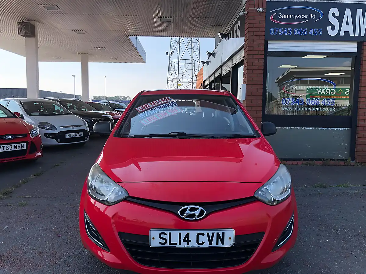 Used 2014 Hyundai i20 Classic Red - Interior and Exterior details 3