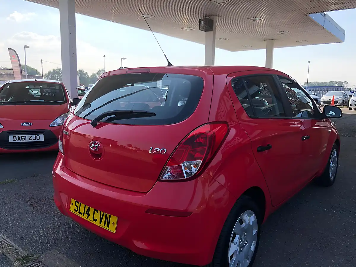 Used 2014 Hyundai i20 Classic Red - Interior and Exterior details 5