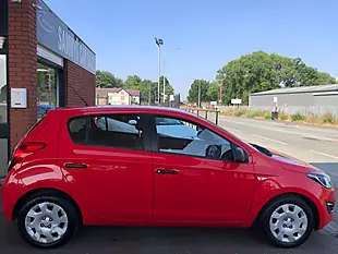 Used 2014 Hyundai i20 Classic Red - Interior and Exterior details 8